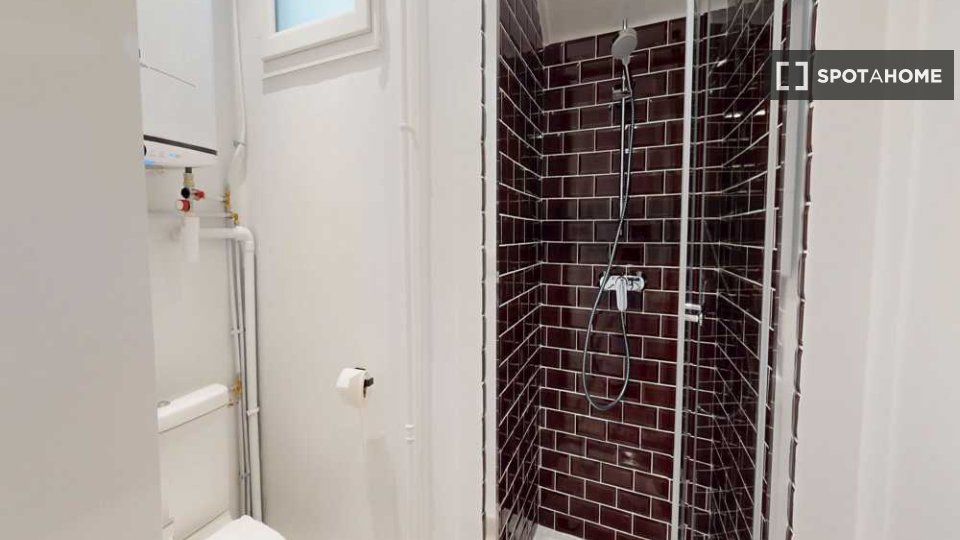 Camera in un appartamento condiviso con 5 camere da letto, Triangle d'Or, Parigi. - a Parigi