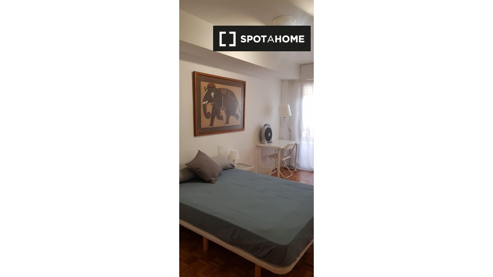 Double room Valencia, 6 beds, 140m² — photo 2
