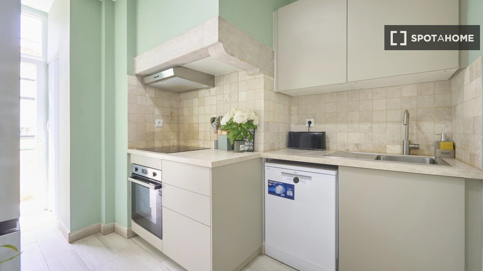 Double room Lisbon, 7 beds — photo 10