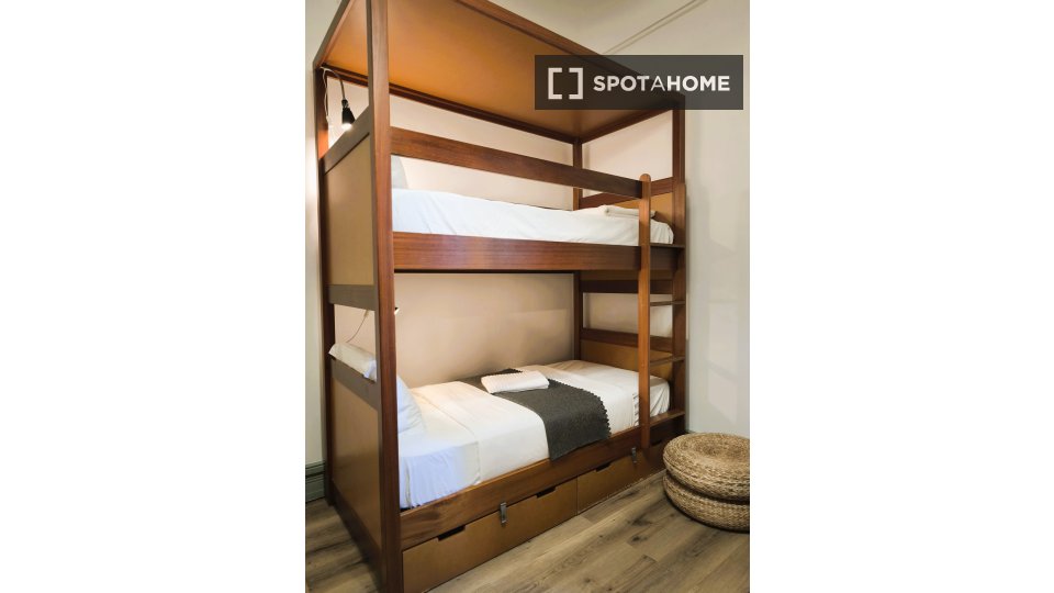 Double room Lisbon, 11 beds, 200m² — photo 20