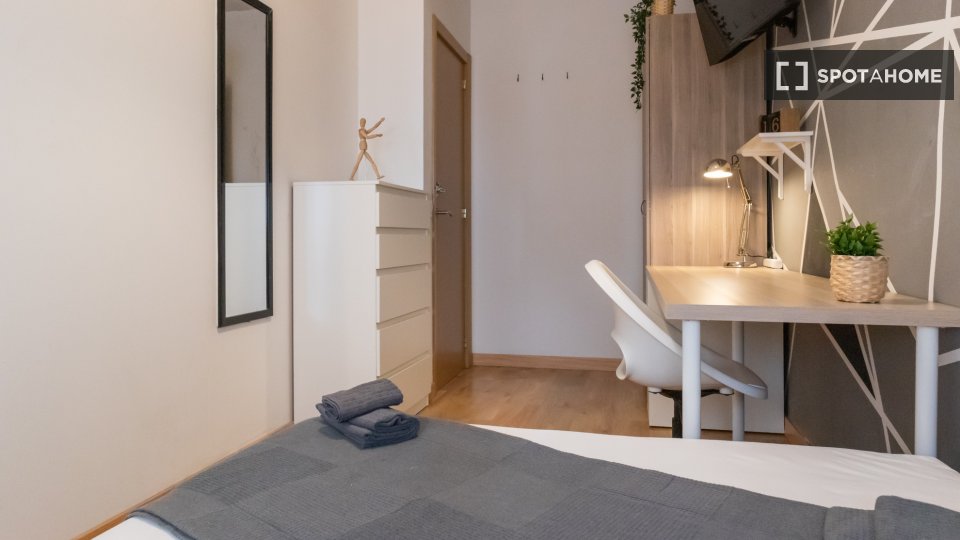 Double room Madrid, 7 beds, 160m² — photo 35