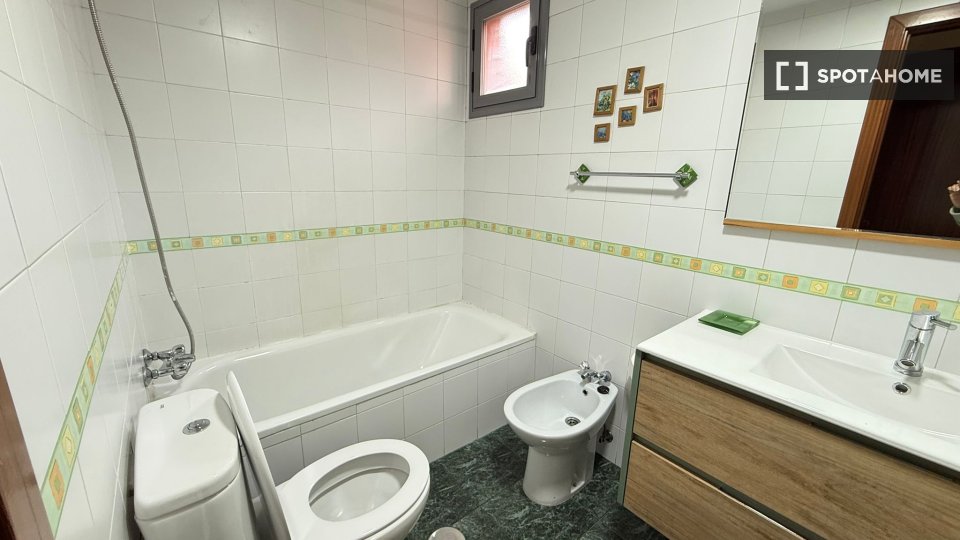 Double room Madrid, 3 beds, 130m² — photo 7