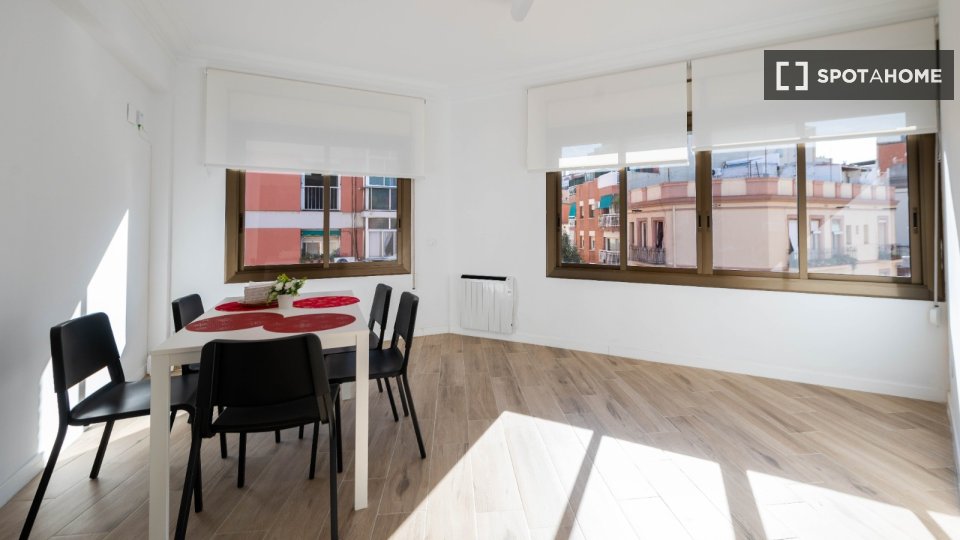 Double room Barcelona, 5 beds, 128m² — photo 18