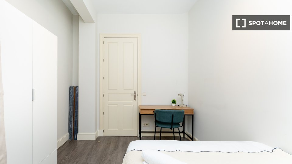 Double room Madrid, 5 beds — photo 7