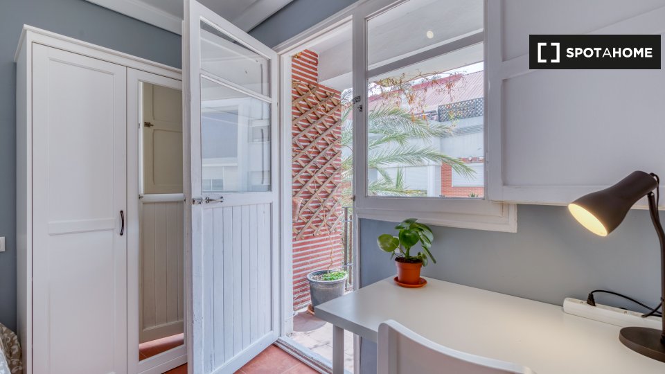 Double room Valencia, 4 beds, 80m² — photo 3