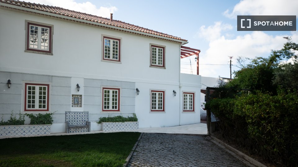 Apartment Lisbon, 2 beds, 85m² — photo 9