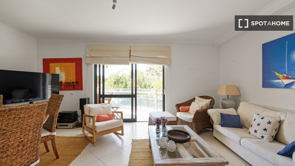 Apartment Lisbon, 2 beds, 75m² — photo 13