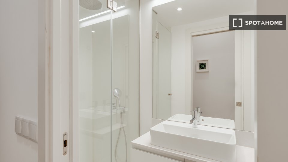 Apartment Lisbon, 1 bed, 70m² — photo 18