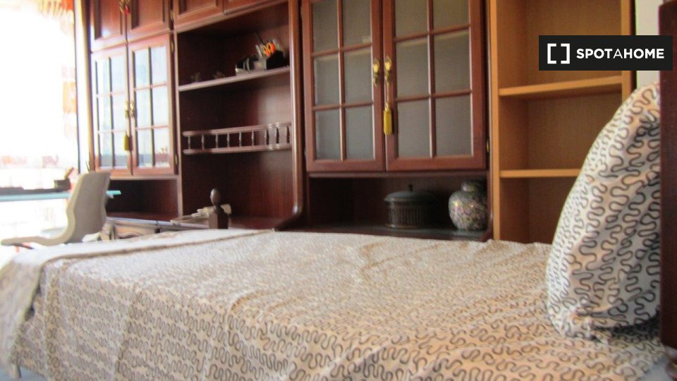 Double room Lisbon, 4 beds, 12m² — photo 4