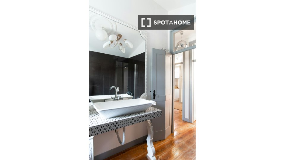 Apartment Lisbon, 2 beds, 55m² — photo 2