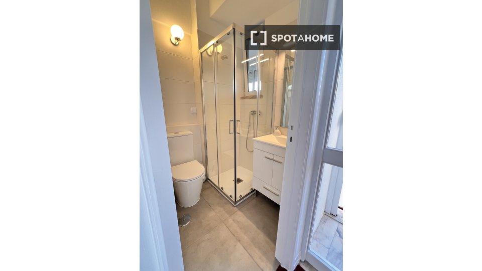 Double room Lisbon, 6 beds — photo 15