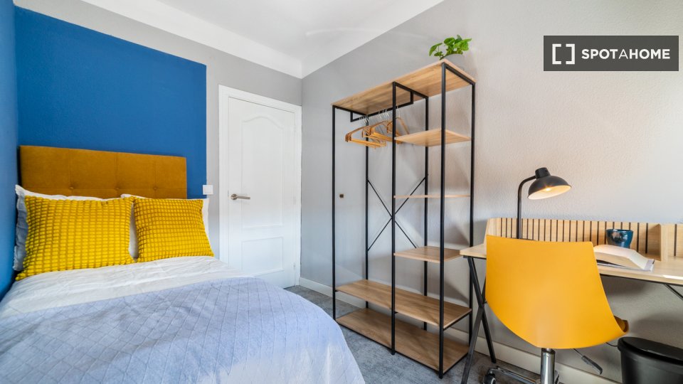 Double room Madrid, 6 beds, 67m² — photo 8