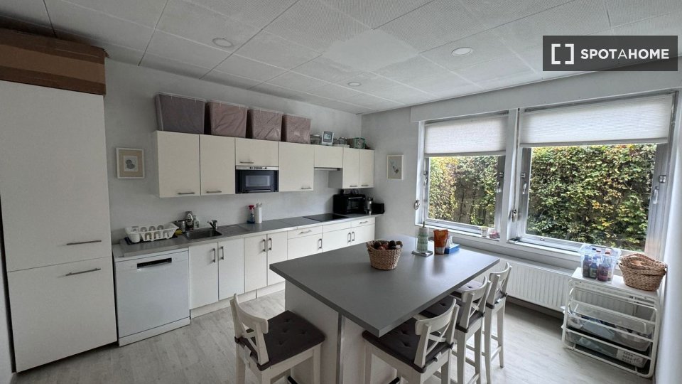 Apartment Brussels, 5 beds, 120m² — photo 2