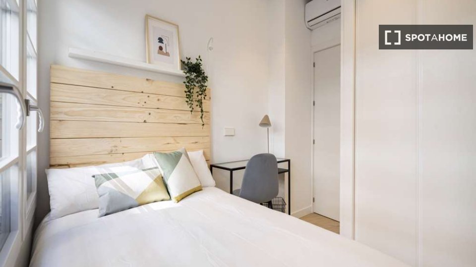 Double room Madrid, 4 beds — photo 13