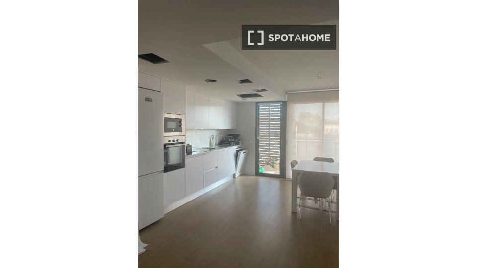 Double room Alicante, 3 beds — photo 8