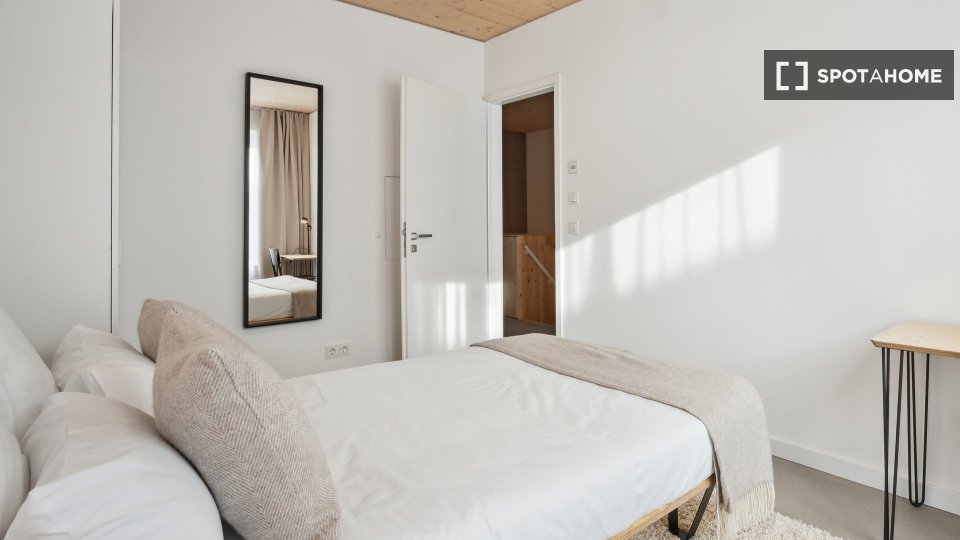 Double room Berlin, 4 beds, 104m² — photo 11