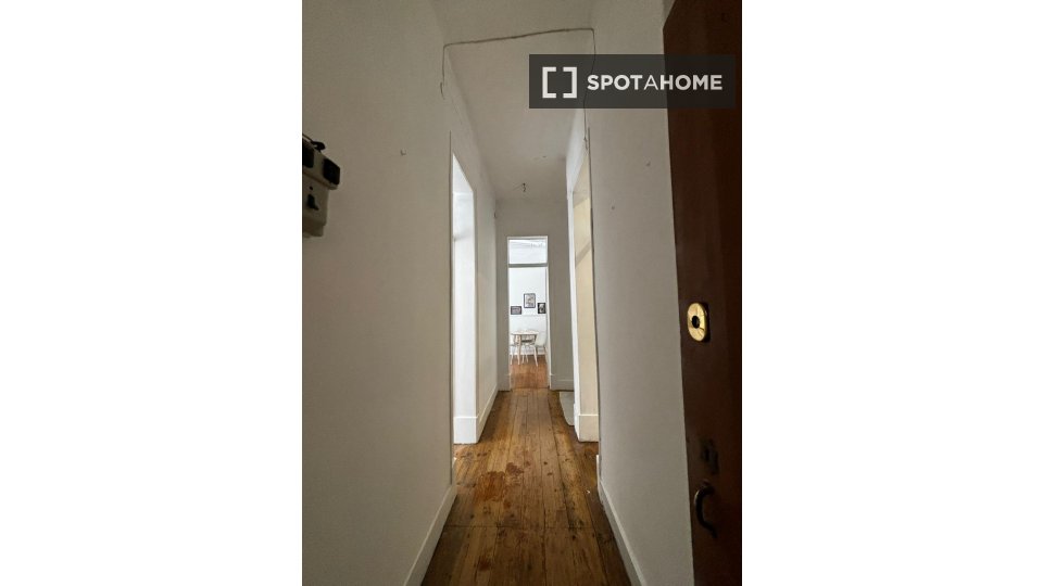 Apartment Lisbon, 2 beds, 75m² — photo 10
