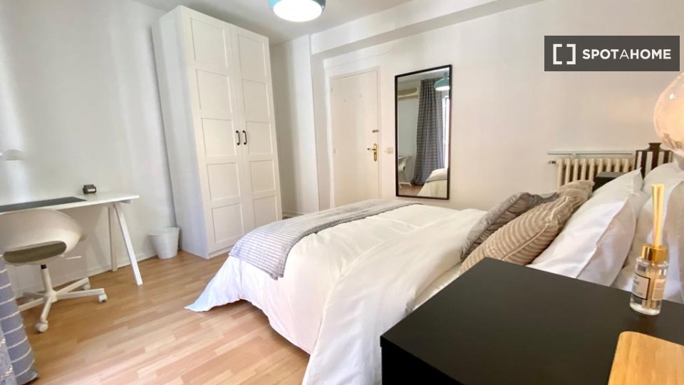 Double room Madrid, 5 beds — photo 16