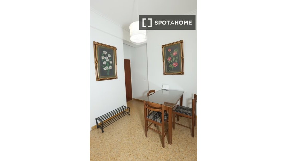 Double room Athens, 3 beds — photo 15