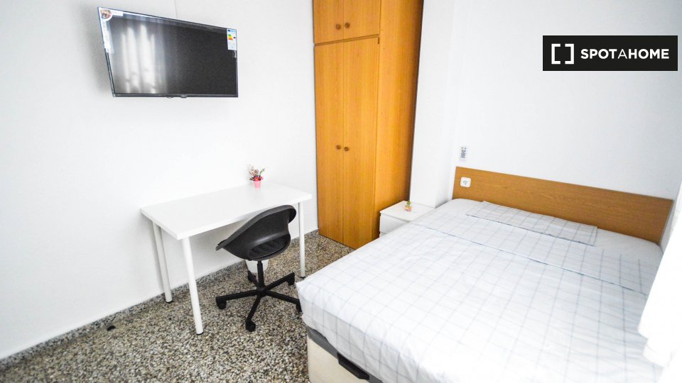 Apartment Valencia, 4 beds, 90m² — photo 18