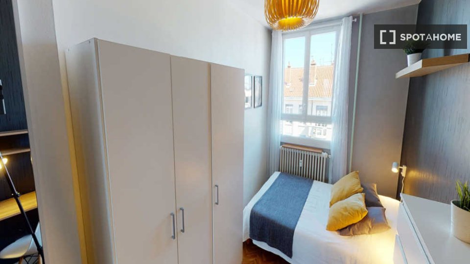 Double room Lyon, 3 beds, 60m² — photo 1
