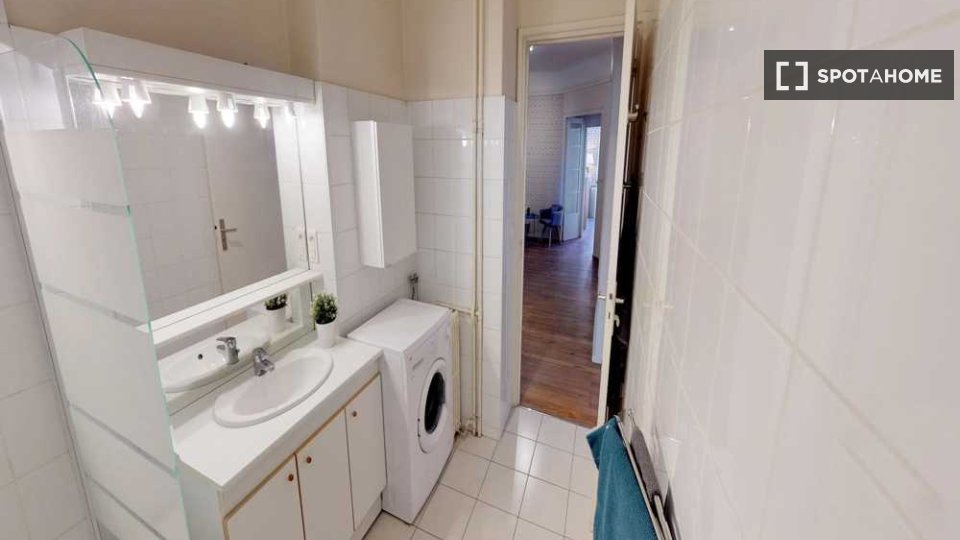 Double room Lyon, 5 beds, 110m² — photo 7