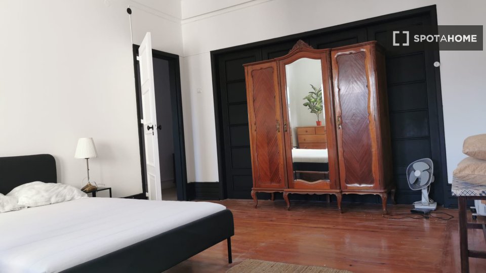 Double room Lisbon, 5 beds — photo 37