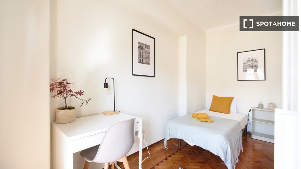 Double room Lisbon, 8 beds — photo 10