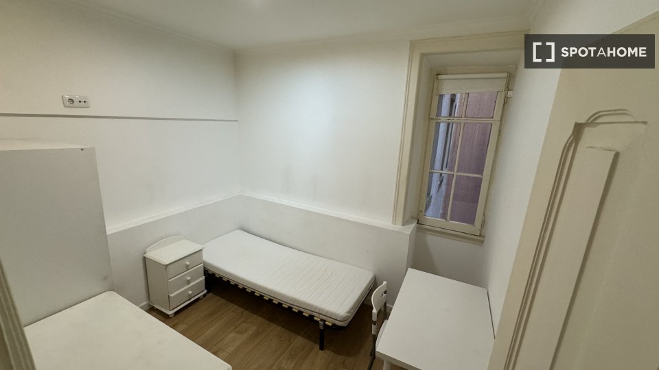 Double room Lisbon, 1 bed, 120m² — photo 3