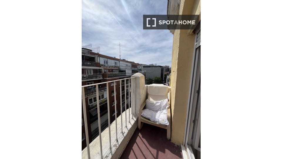 Double room Madrid, 5 beds, 150m² — photo 7
