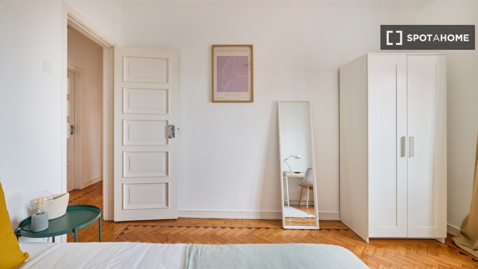 Double room Lisbon, 5 beds — photo 10