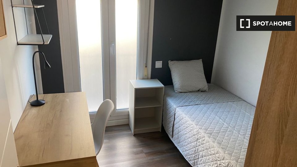 Double room Madrid, 4 beds, 98m² — photo 14