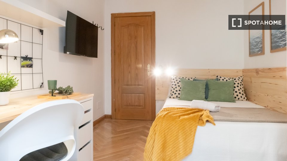 Double room Madrid, 6 beds, 140m² — photo 32
