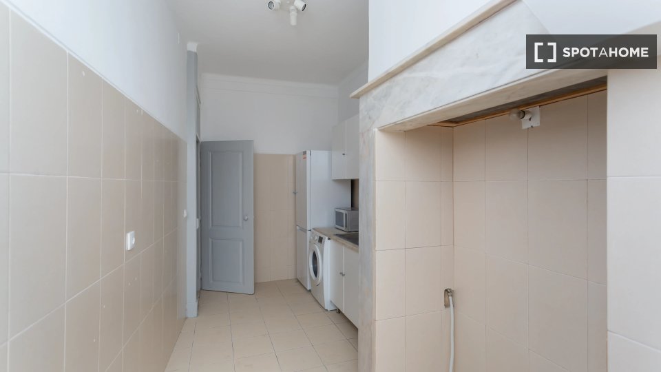 Double room Lisbon, 6 beds — photo 14