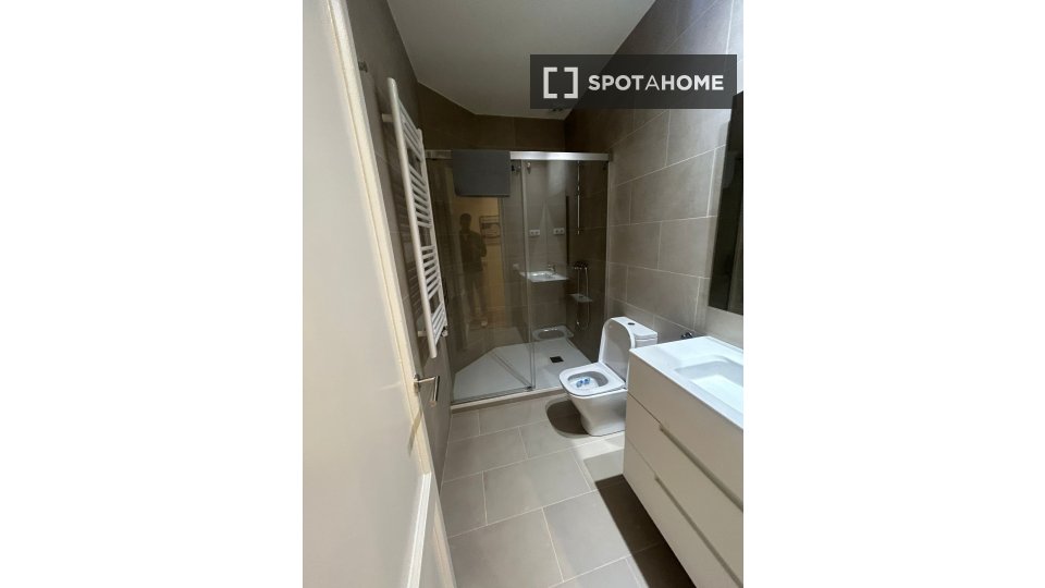Double room Barcelona, 5 beds, 100m² — photo 2