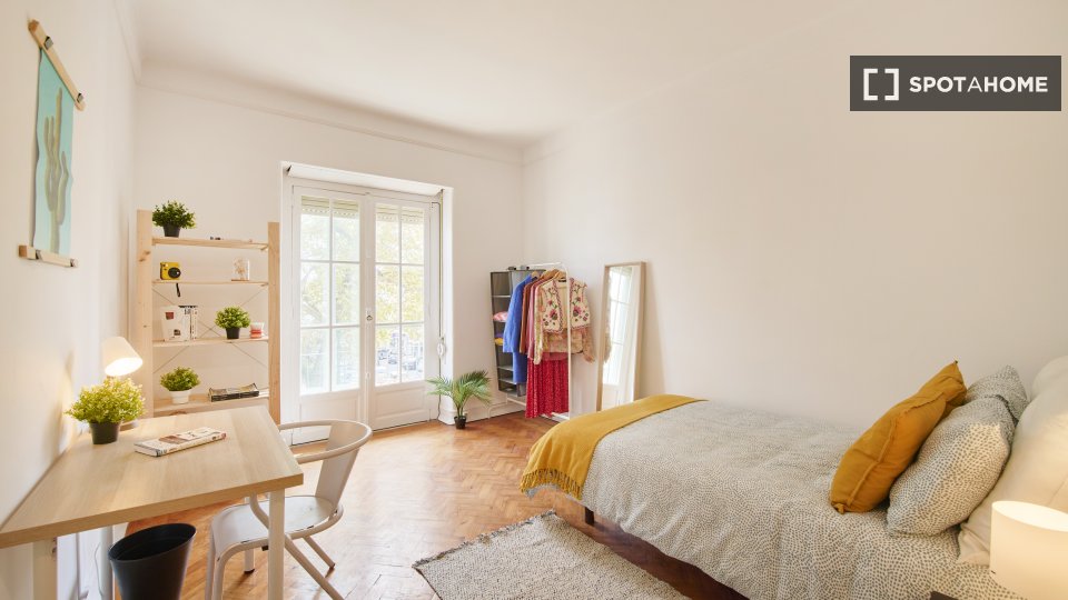 Double room Lisbon, 8 beds — photo 28