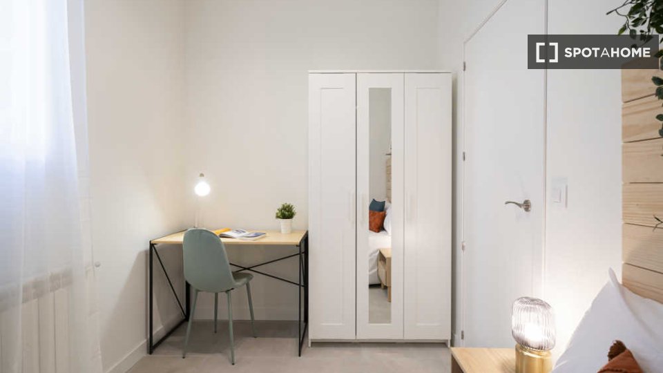 Double room Madrid, 17 beds — photo 72