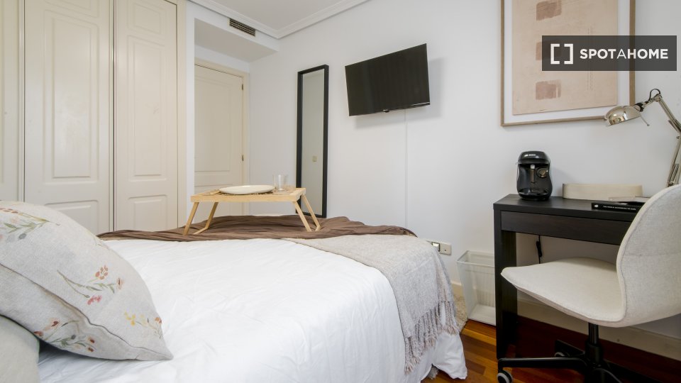 Double room Madrid, 8 beds — photo 17