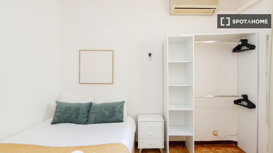 Double room Madrid, 6 beds — photo 22