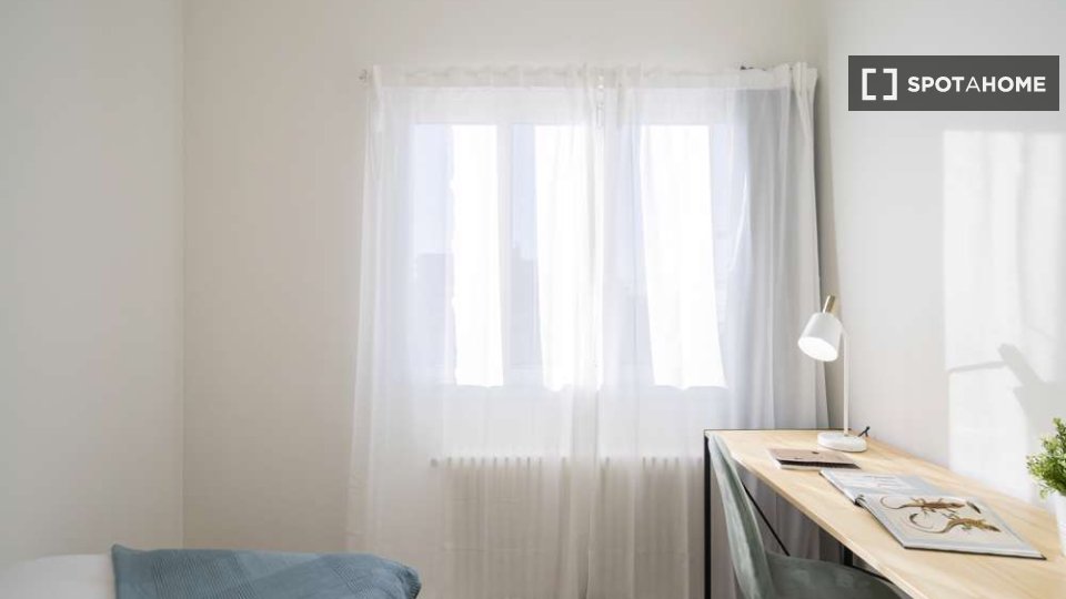 Double room Madrid, 17 beds — photo 17