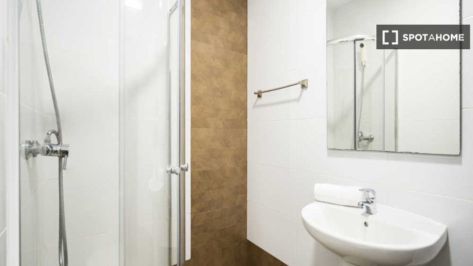 Double room Madrid, 6 beds — photo 75