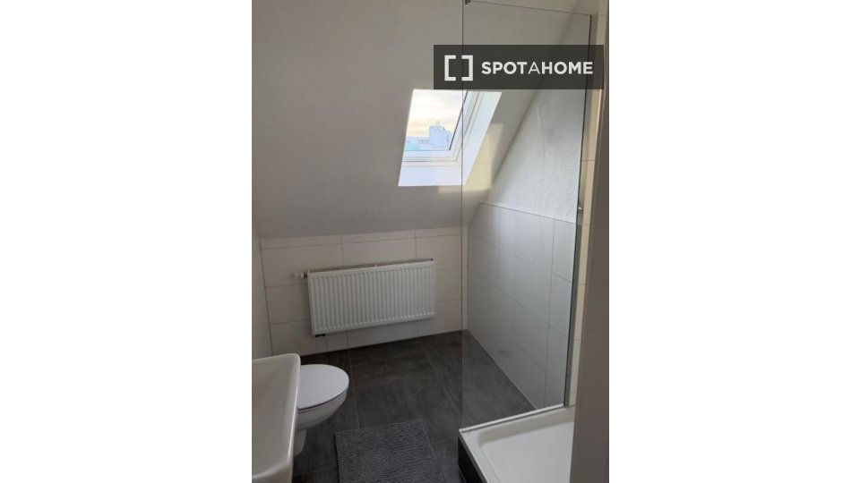 Double room Dusseldorf, 5 beds, 100m² — photo 6