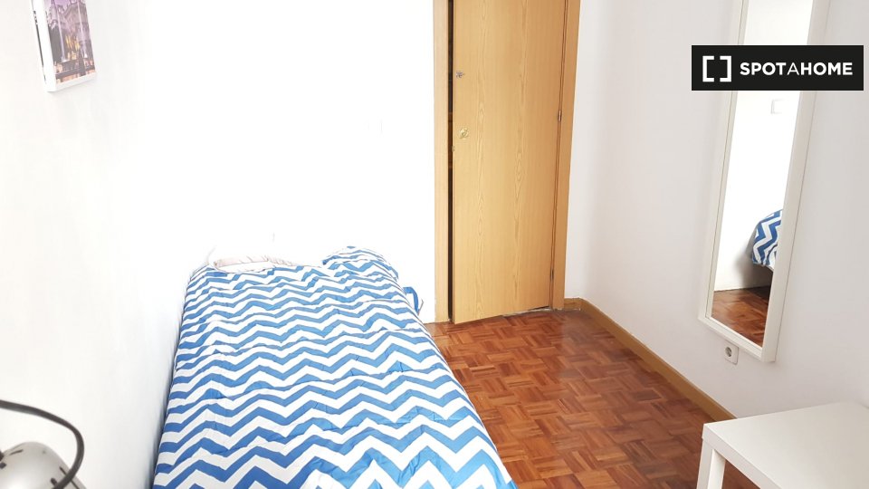 Double room Madrid, 5 beds, 100m² — photo 28