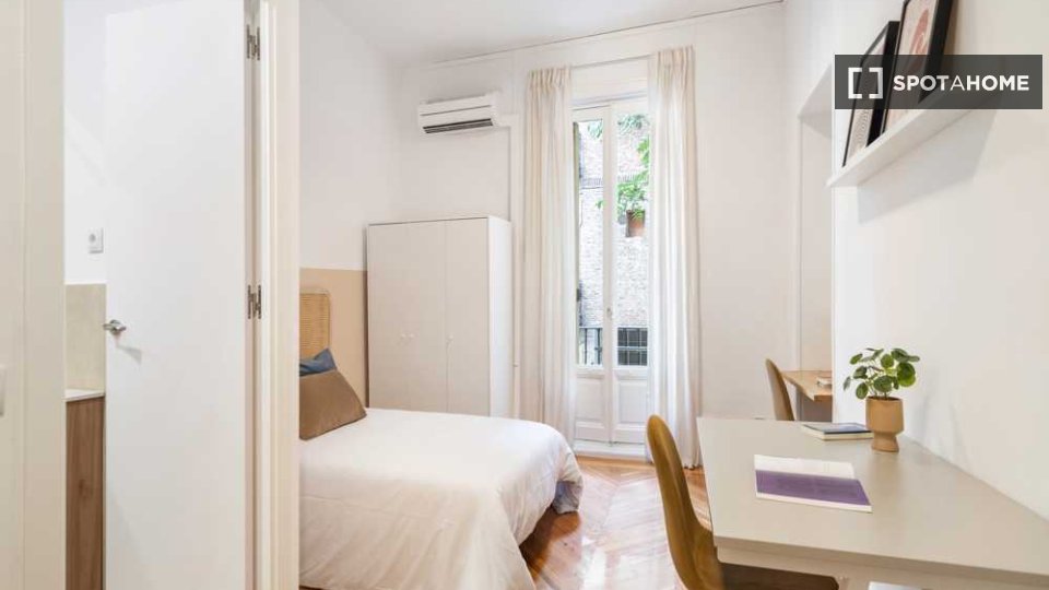Habitación doble Madrid, 12 habitaciones — foto 3