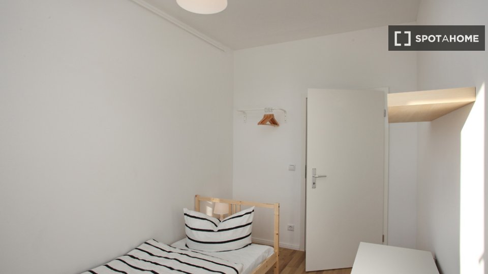 Double room Berlin, 3 beds, 60m² — photo 1