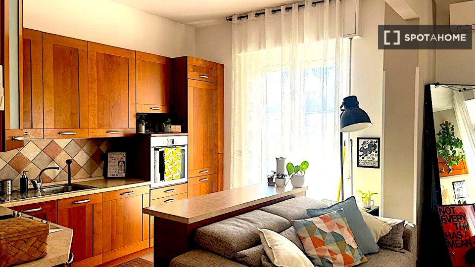Double room Genoa, 3 beds, 93m² — photo 17