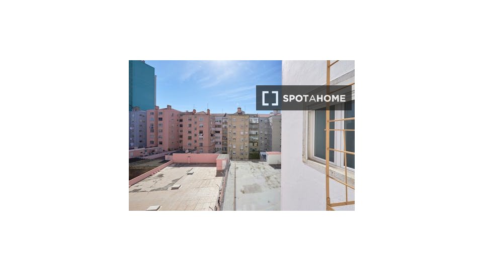 Double room Lisbon, 6 beds — photo 17
