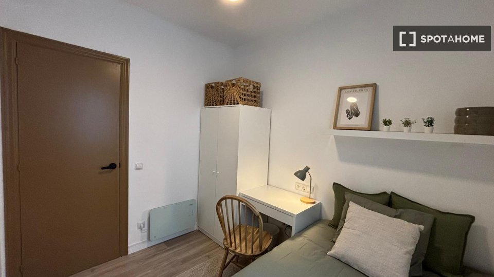 Double room Barcelona, 4 beds, 85m² — photo 2