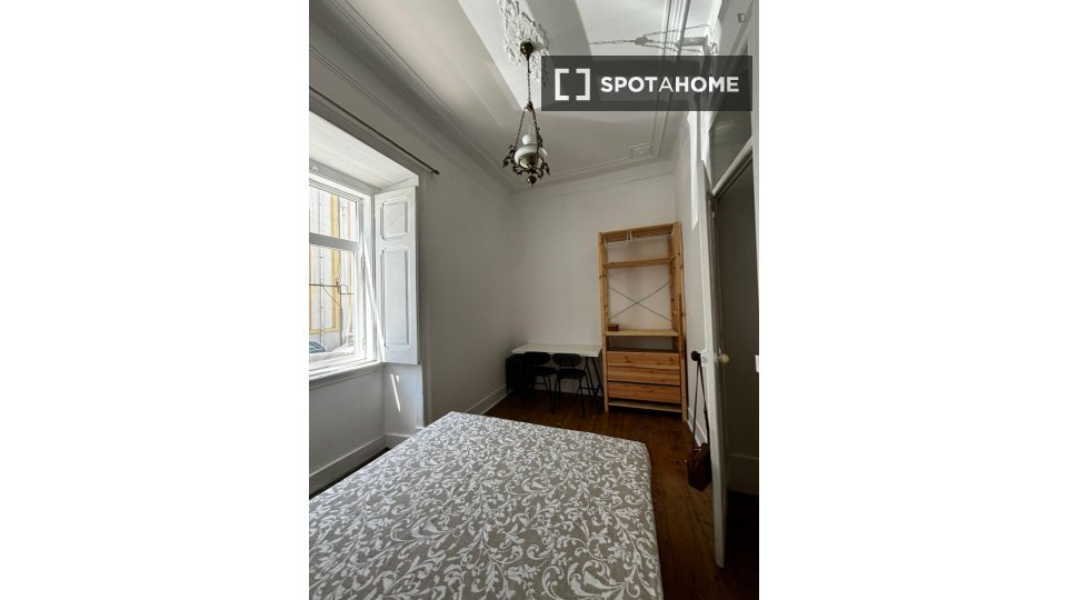 Apartment Lisbon, 2 beds, 75m² — photo 11