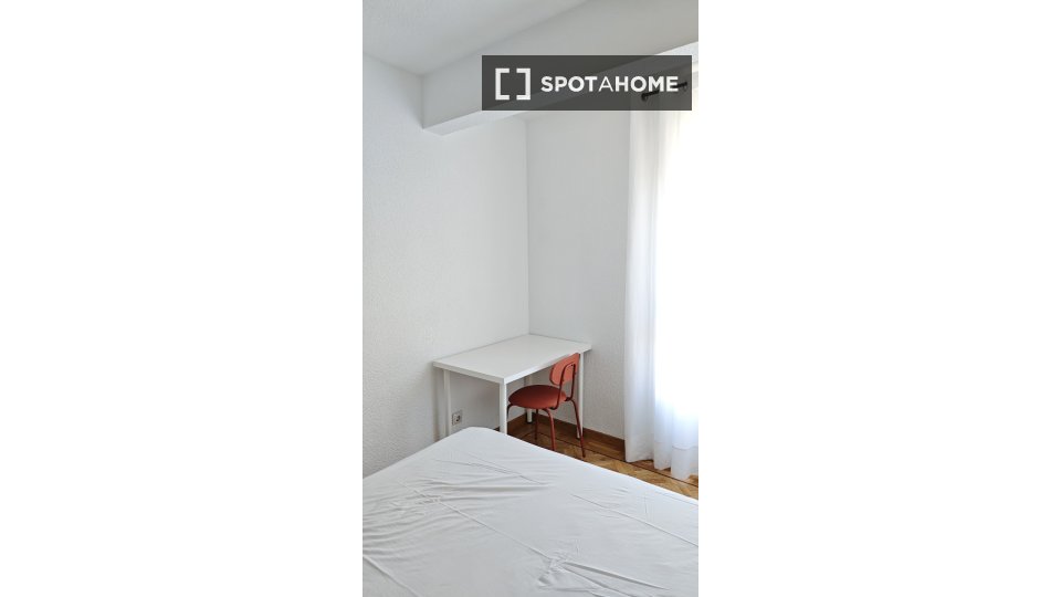 Double room Madrid, 1 bed — photo 10